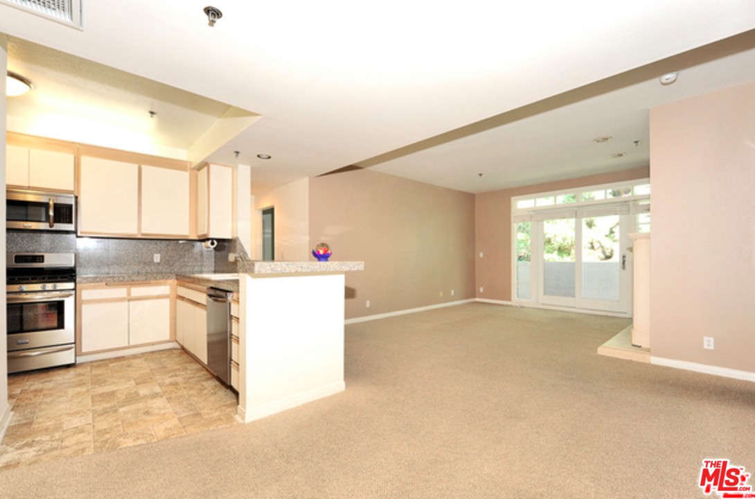 2222 BEACHWOOD DR LOS ANGELES, CA ApartmentAdvisor