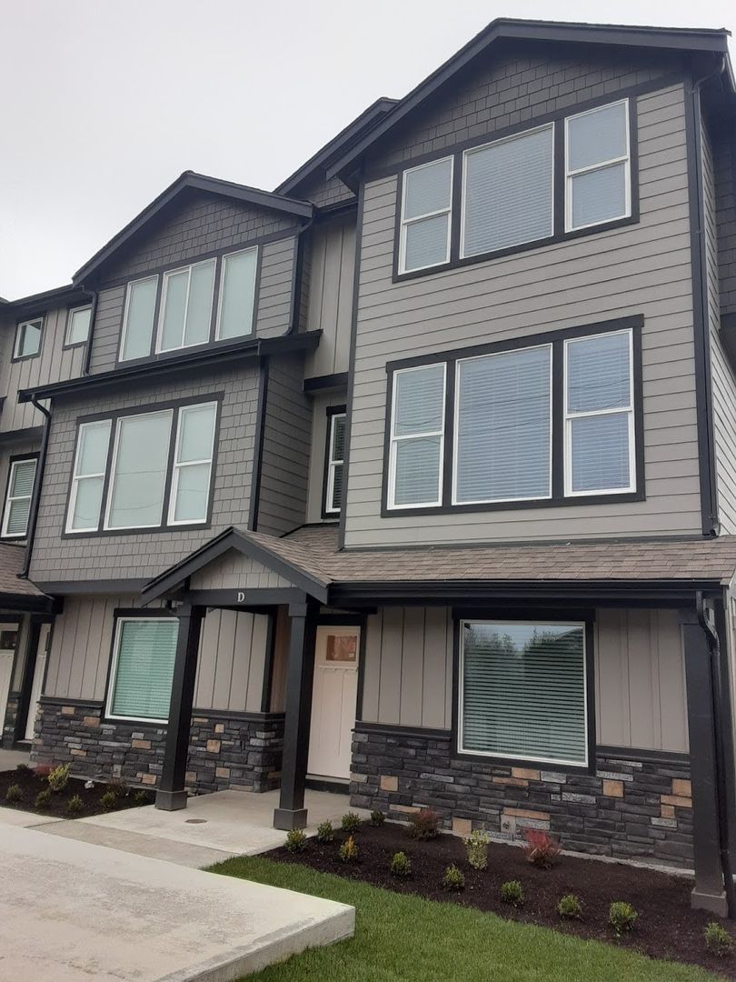 Rainier View Court Townhomes WA ApartmentAdvisor