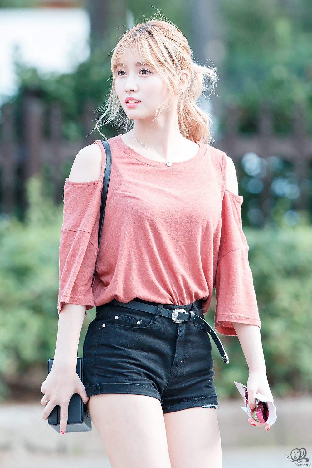 Hirai Momo Android/iPhone Wallpaper 113799 Asiachan KPOP Image Board