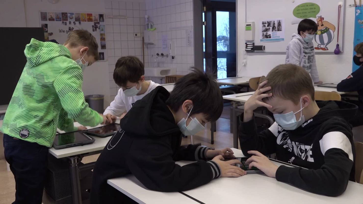 Die maskenpflicht beim einkaufen, im nahverkehr und im schulalltag gilt fast überall auch für lesen sie alles rund ums thema masken für kinder: Ab heute: Maskenpflicht für Schülerinnen und Schüler ab ...