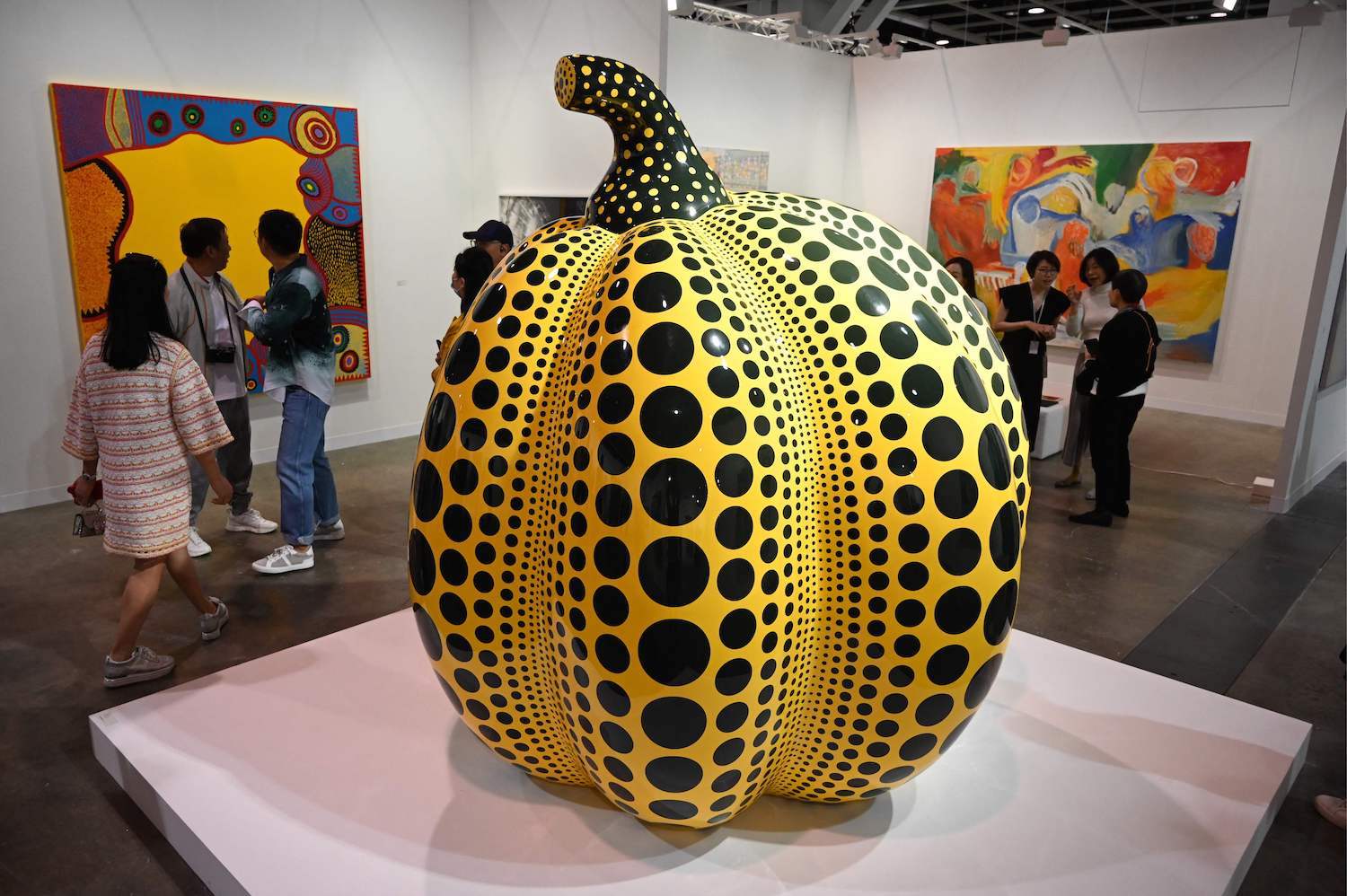 Bangkok Post Hong Kong art market hits prepandemic highs