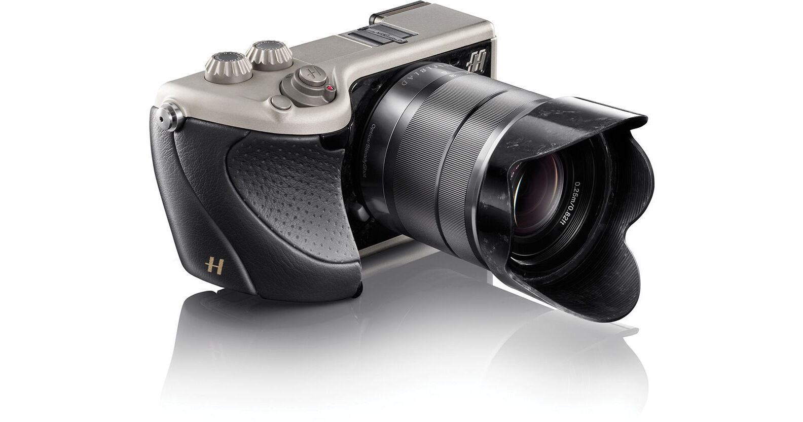 Hasselblad Lunar Mirrorless Digital Camera with 1855mm 1100181
