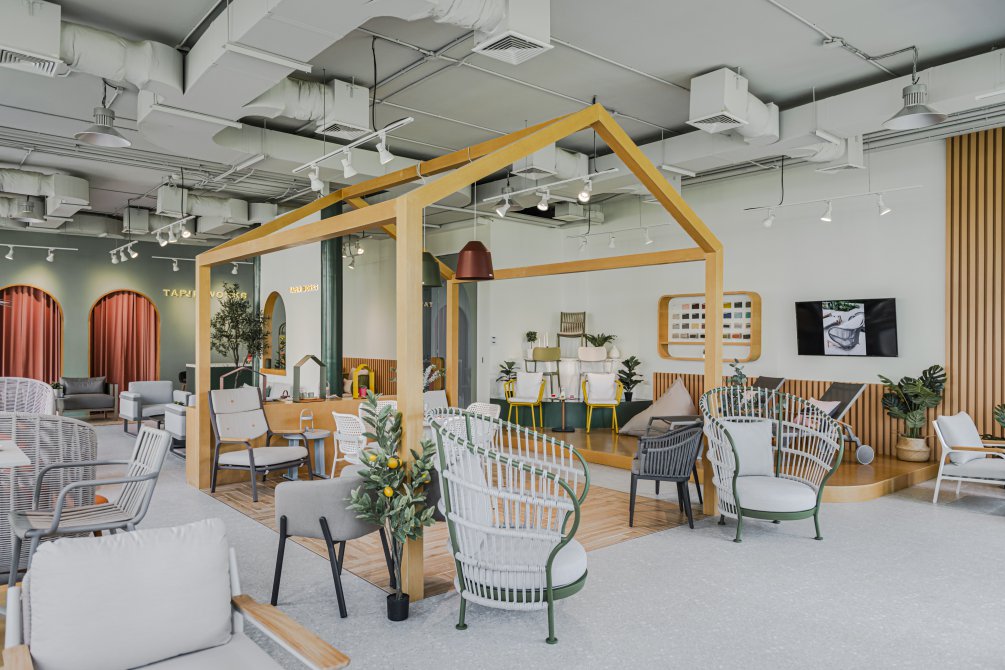 TAPIR WORKS (สุขุมวิท 105) โชว์รูมเฟอร์นิเจอร์ Outdoor ดีไซน์ดีจากหลาก