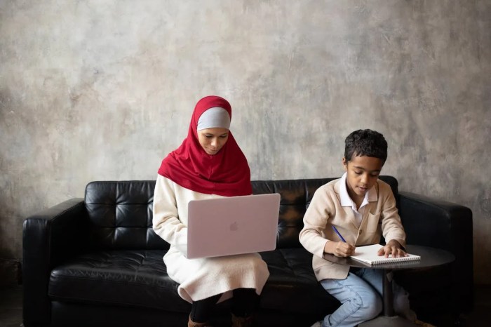 Top 13 Scholarships for Parents to Apply for in August 2025 | Bold.org Can parents apply for scholarships