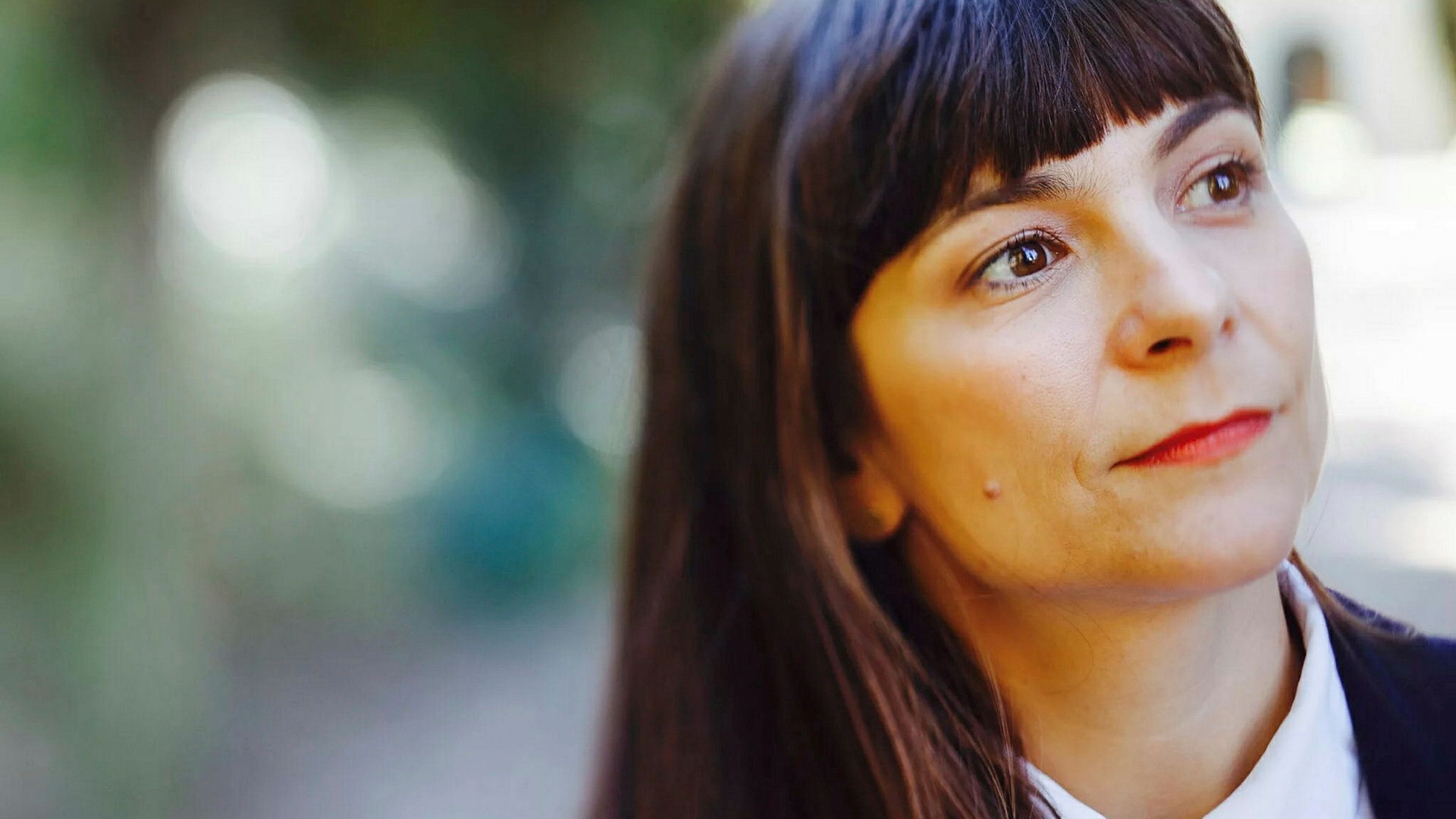 Att läsa ”Muttertask, mutatas” är som att kastas runt i en åkattraktion
