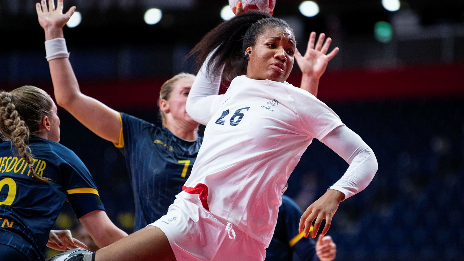 Hur svårt kan det vara att bara helt skippa de vita damshortsen?