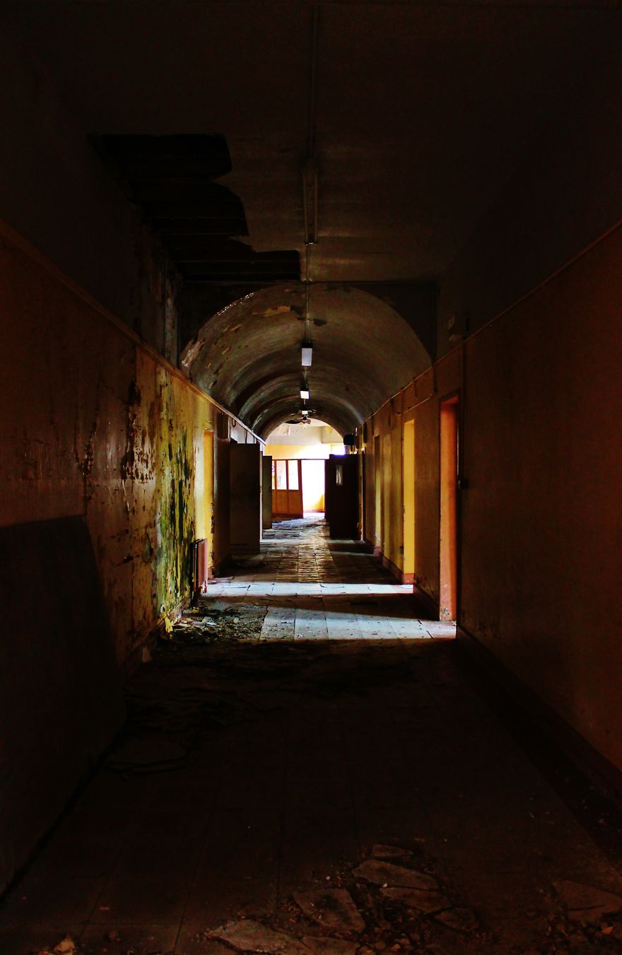 Abandoned Ireland Photography Bored Panda