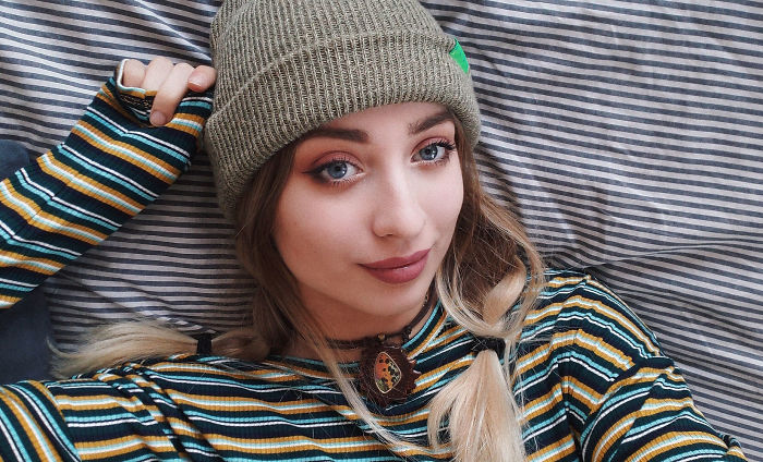 Girl ‘Subtly’ Hints At The Fact That She Likes Her Neighbor, Has To