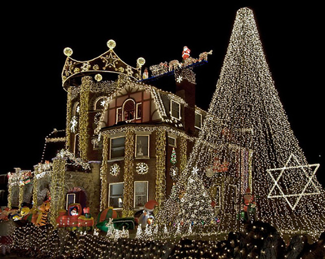 Crazy Christmas Lights 15 Extremely OvertheTop Outdoor Displays