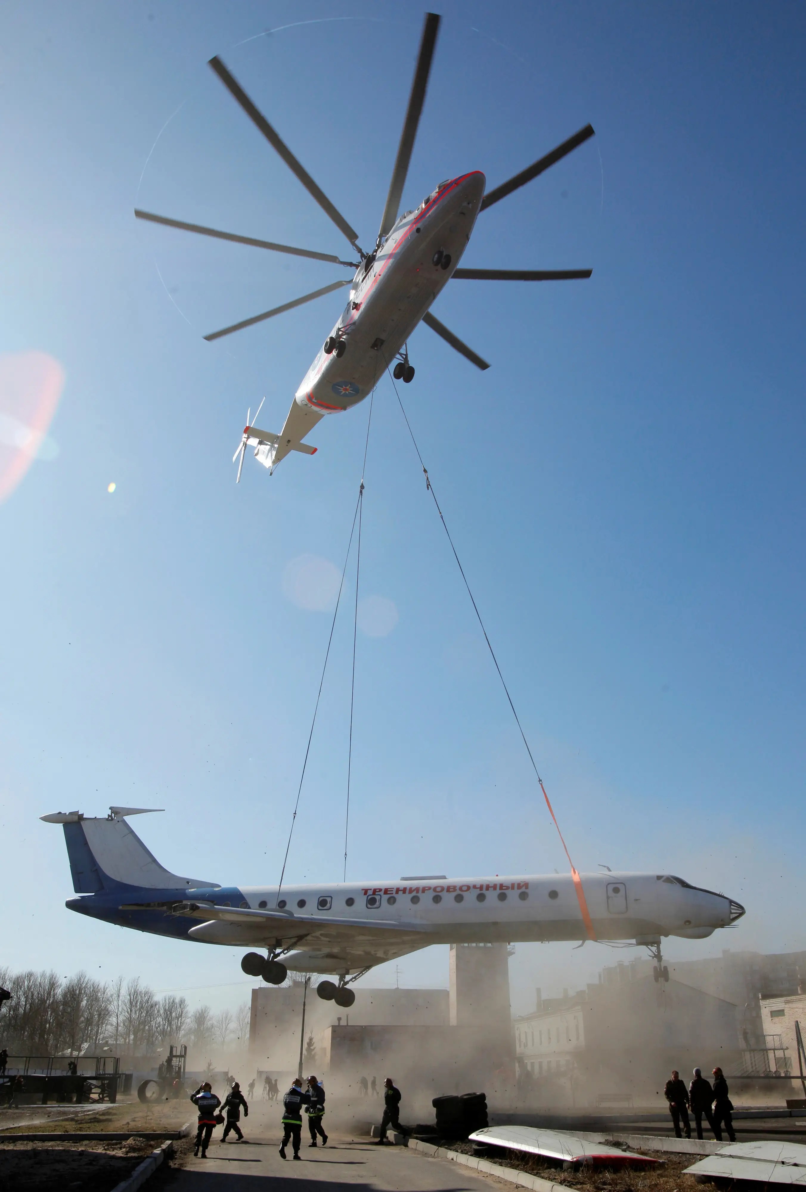 The World's Largest Helicopter Can Lift An Airliner With Remarkable