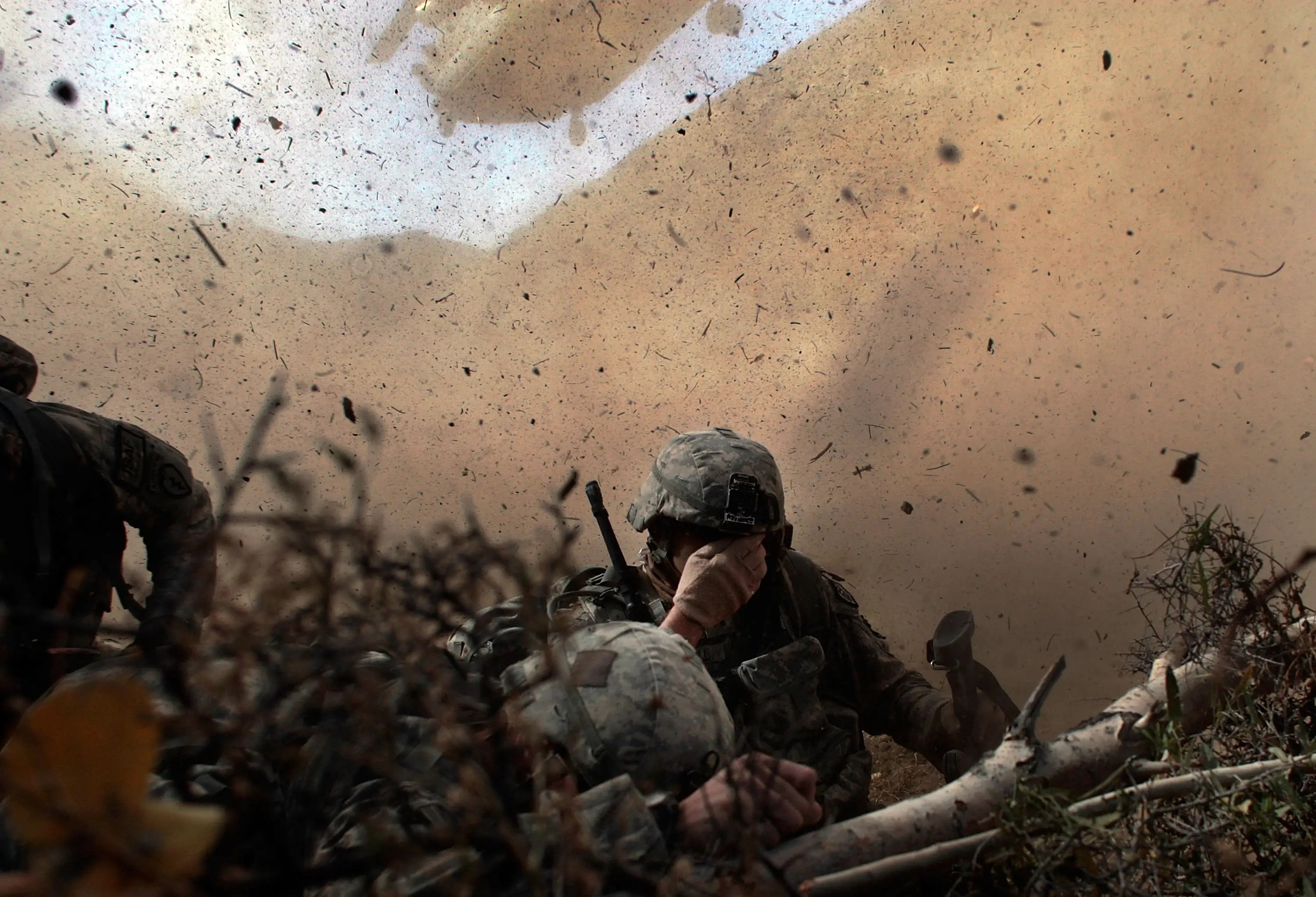 Real Afghanistan War Photos - 12 Haunting Photos From The Famous War Photographer Killed ...