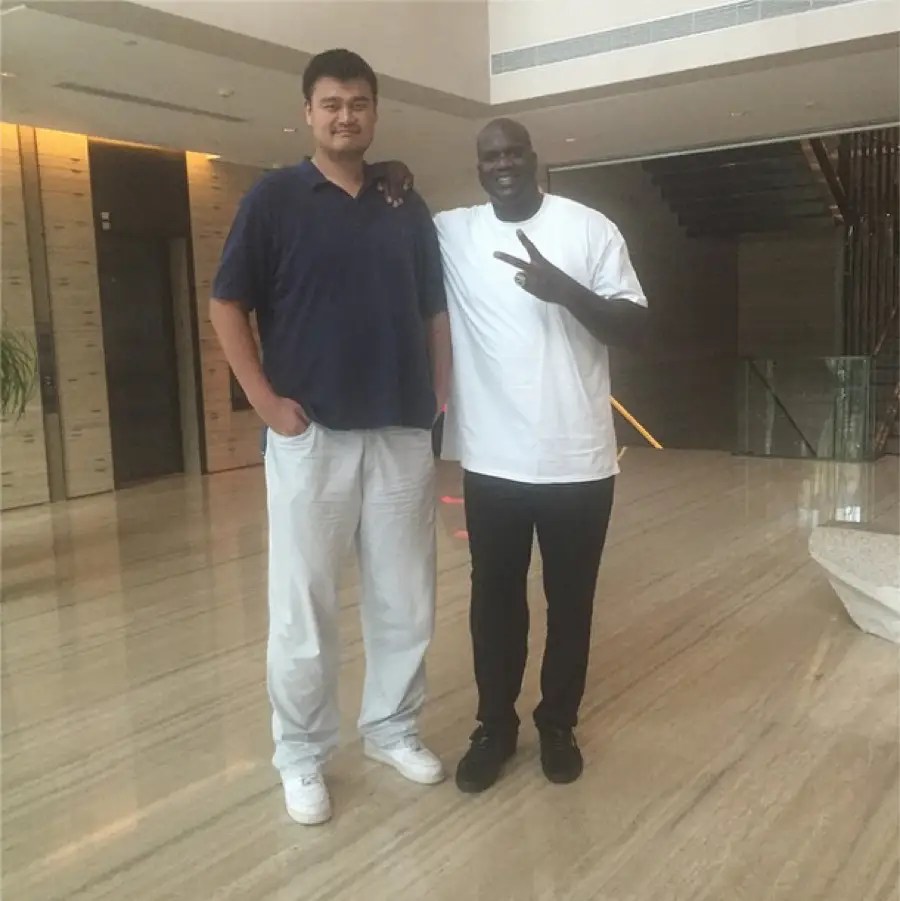 Photo Of Yao Ming Making Shaq Look Short Really Puts Yao
