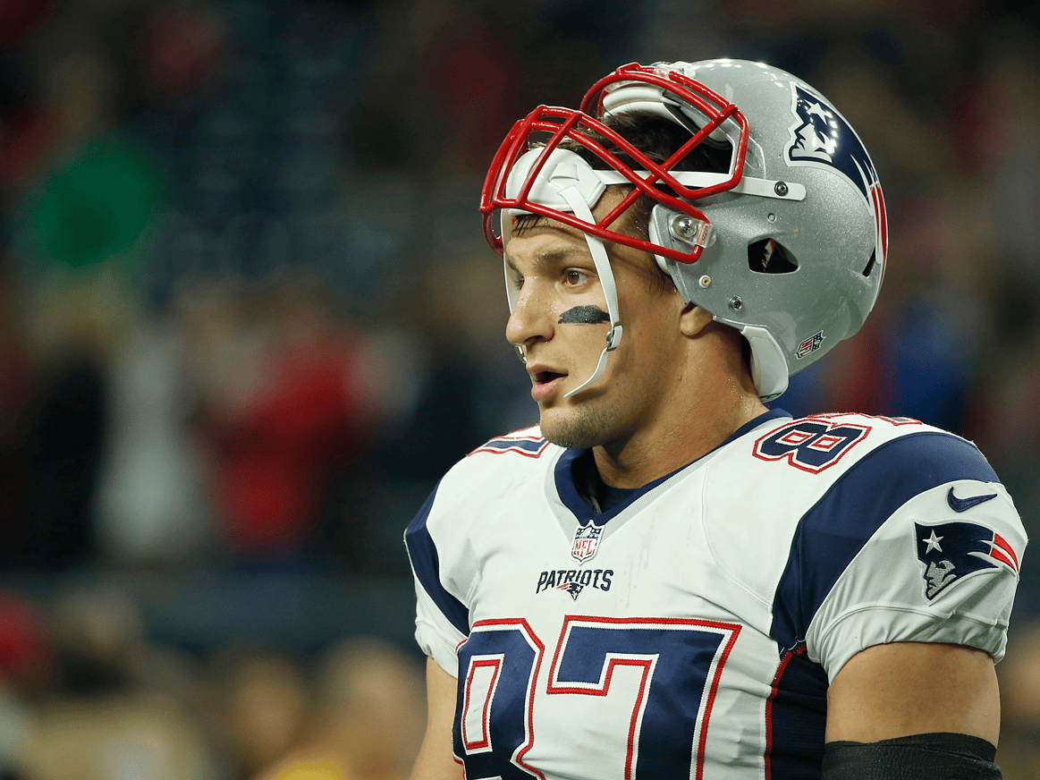 Something is up with Rob Gronkowski's knee 3 days from the Patriots biggest game of the season