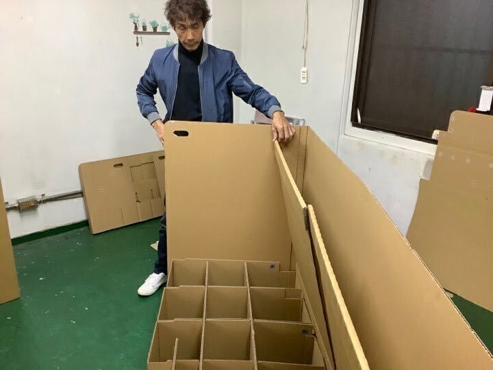 ダンボールベット（ひらいてポン）パッケージデザイン CAMPFIRE (キャンプファイヤー)