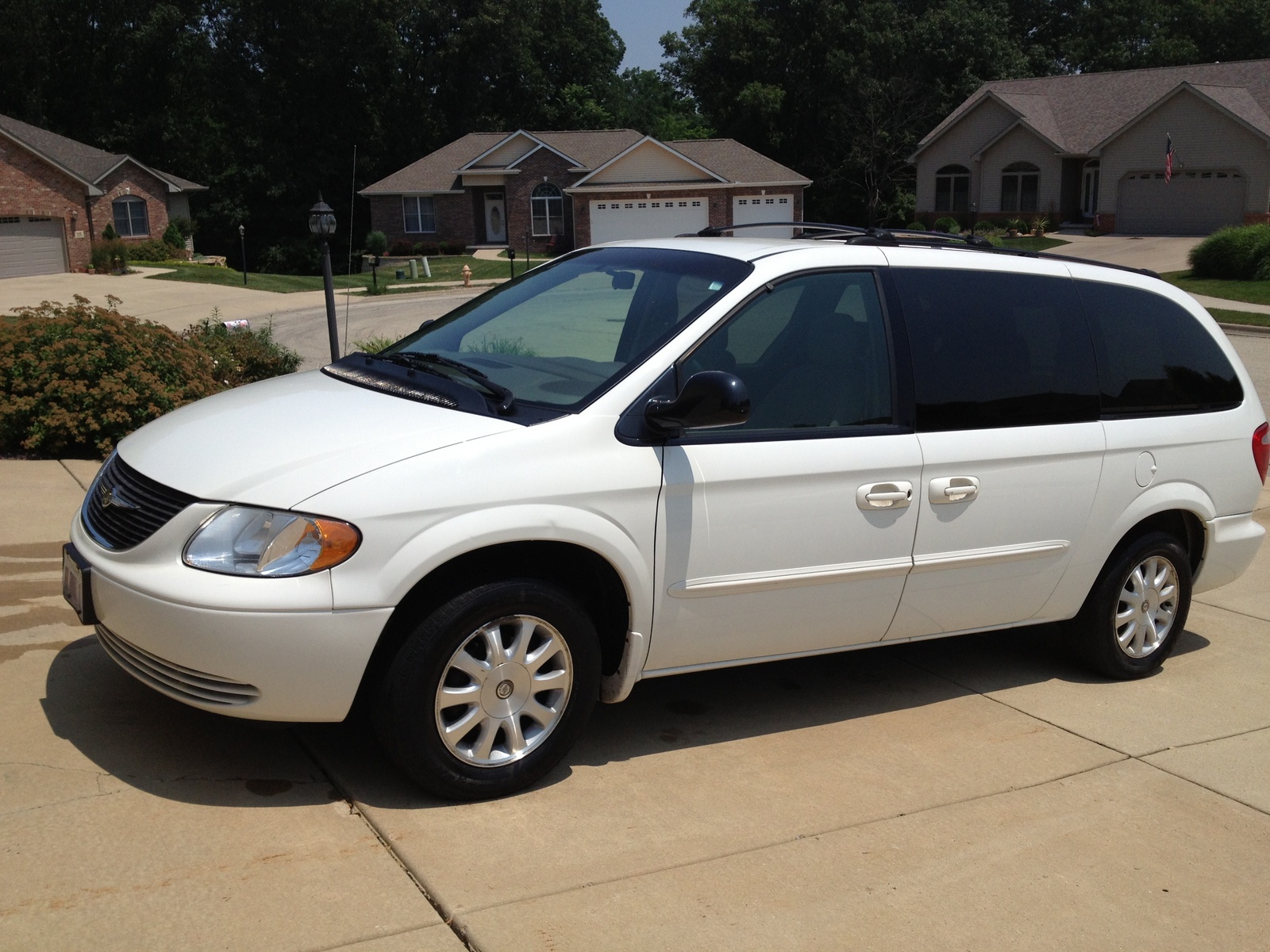 2003 Chrysler Town & Country Pictures CarGurus