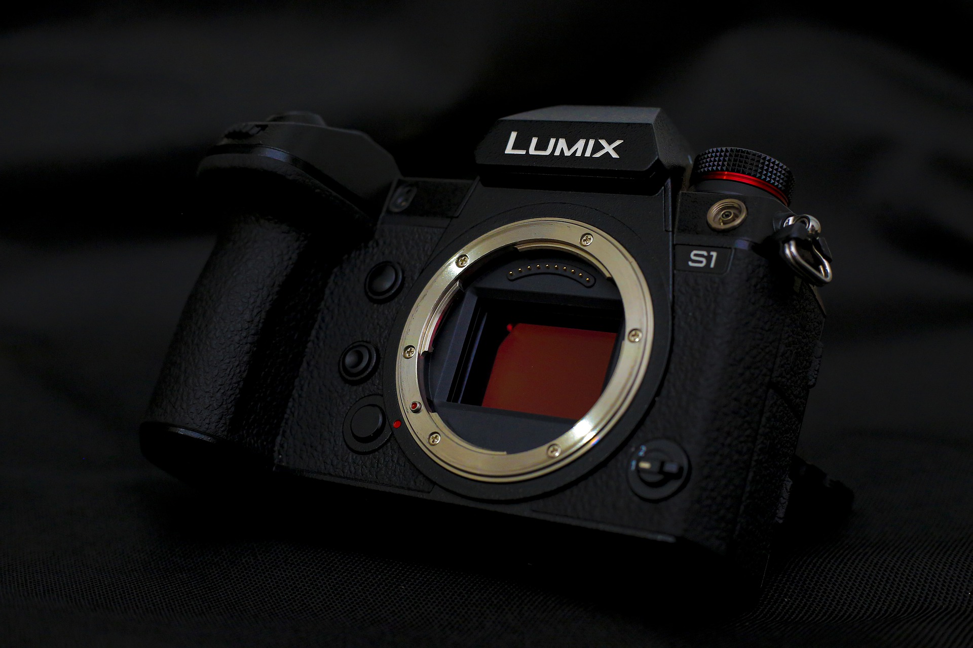 Mirrorless camera vs DSLR — Clideo