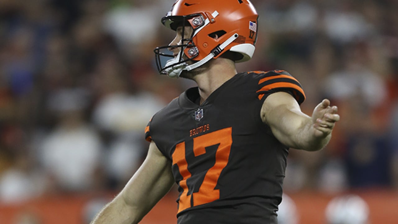 Greg Joseph kicks curveball field goal to end the first half