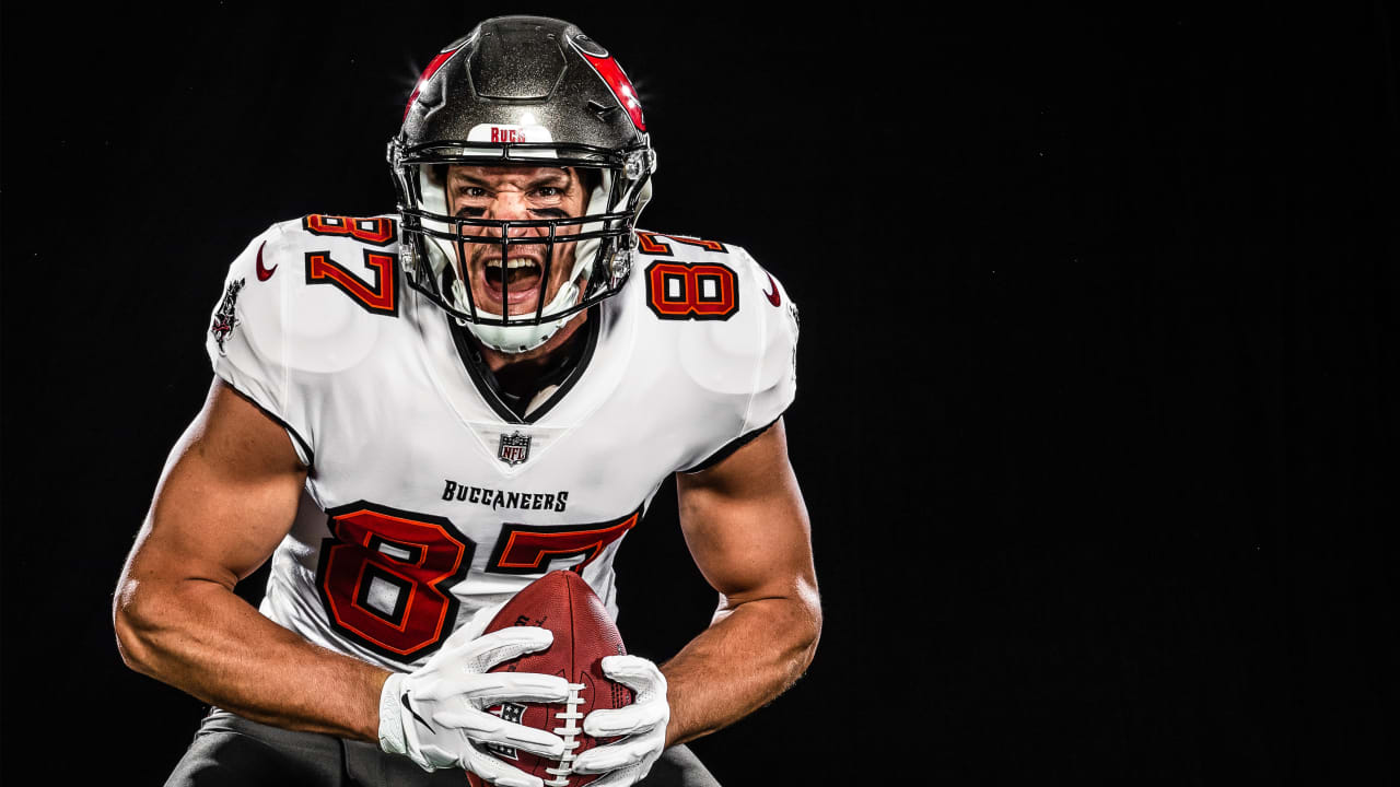 Tampa Bay Buccaneers tight end Rob Gronkowski discusses building chemistry with quarterback Tom