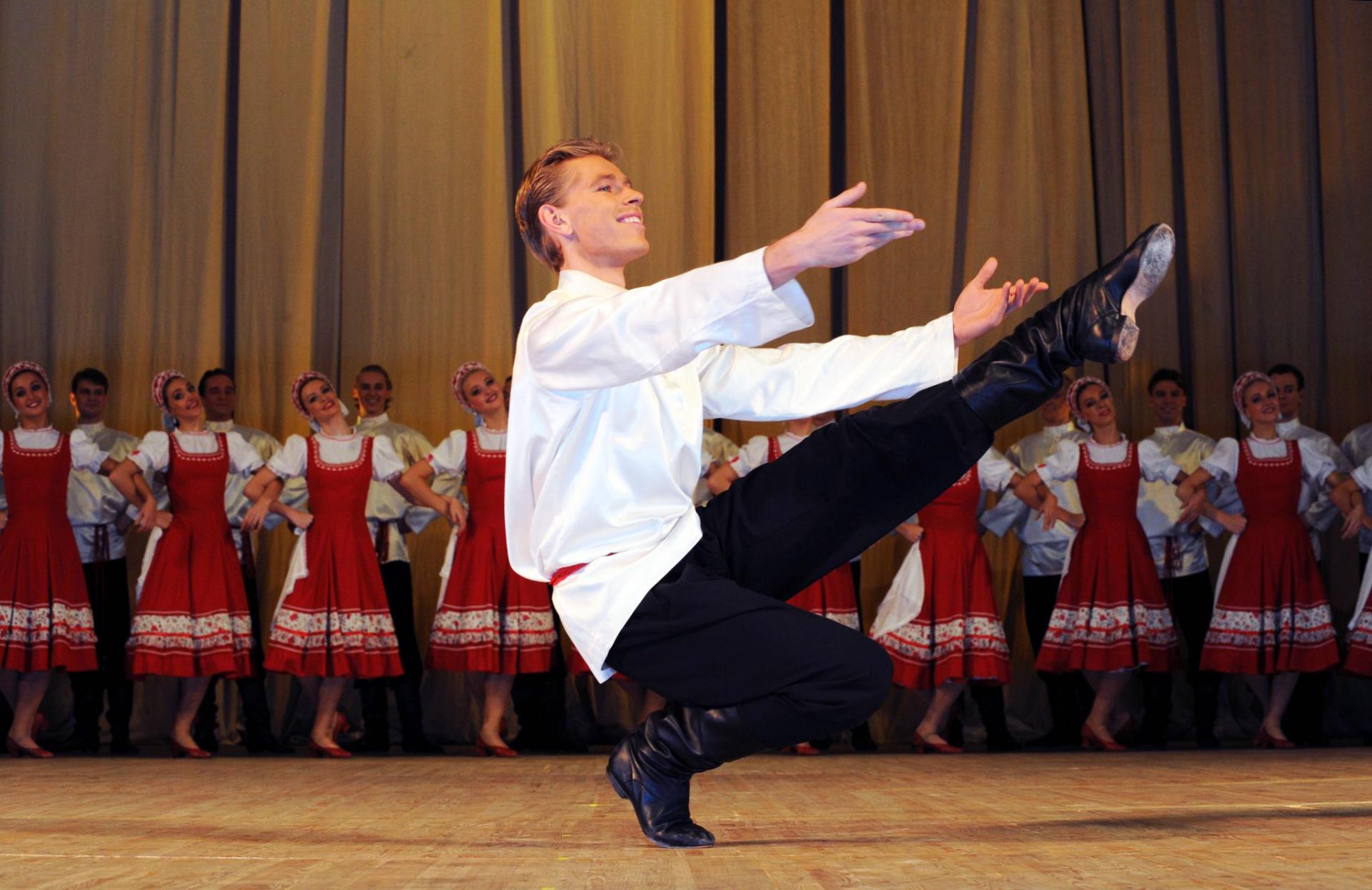 Danse feu d’artifice à la russe CNEWS