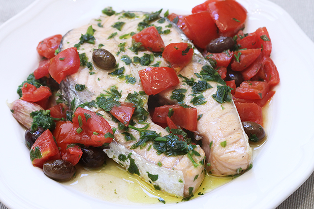 Salmone in padella con pomodorini e olive la ricetta del trancio