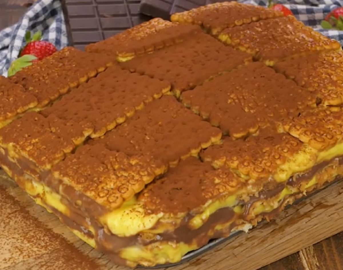 Zuppa inglese con i biscotti la ricetta con budino e biscotti secchi