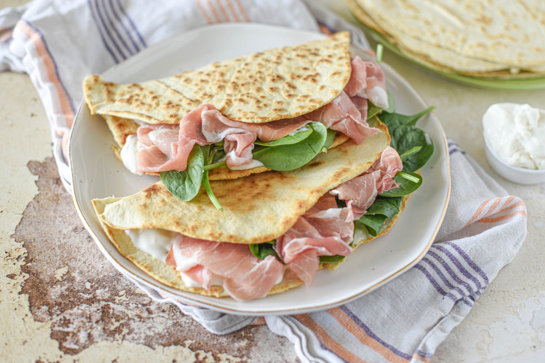 Piadina romagnola la ricetta base con consigli per farcirla