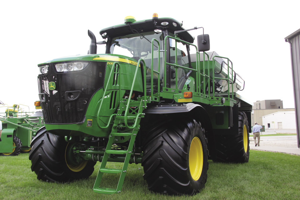 Agmarket sees new interest in dryproduct spreaders Country Guide