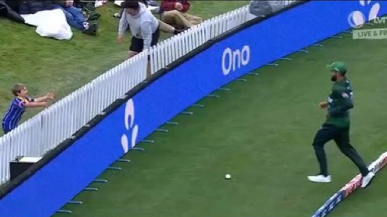 Watch: Shadab Khan turns villain, cruelly tips children with cold-hearted prank in PAK vs NZ 2nd T20I