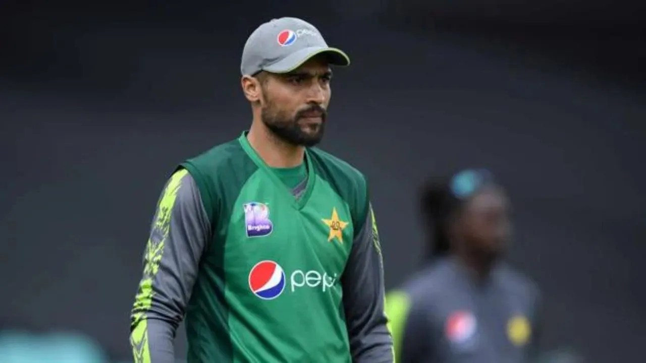 Mohammad Amir blows lid off Pakistan stars ‘blackmailing’ PCB over central contracts Mohammad Amir blows lid off Pakistan stars ‘blackmailing’ PCB over central contracts