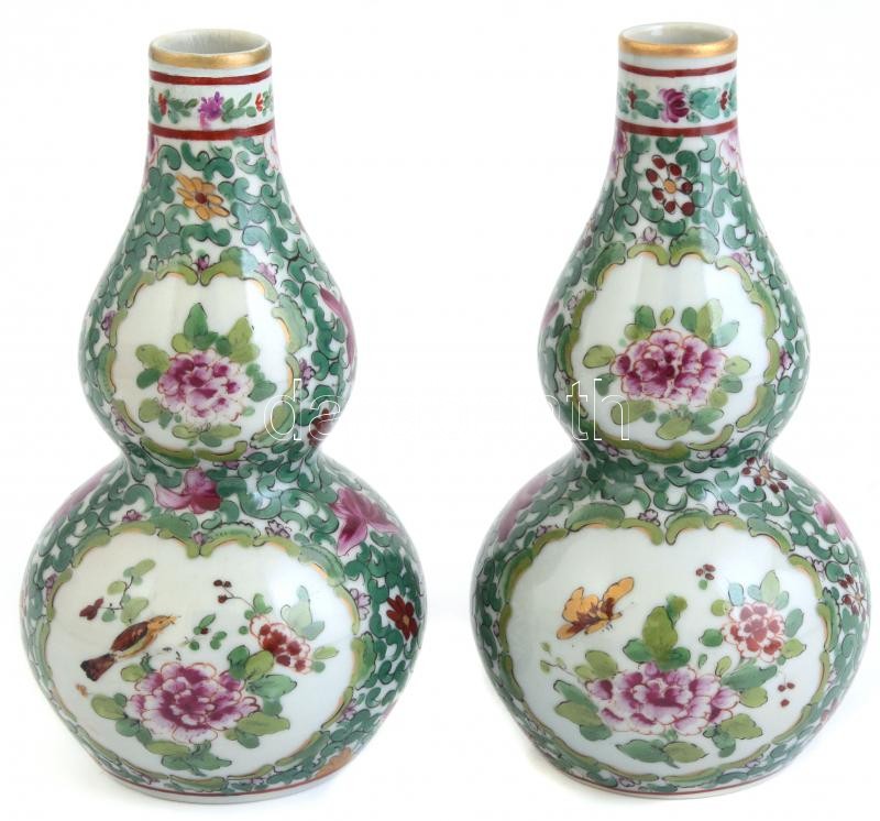 Kínai stílusú, tök alakú porcelán vázapár. XIX. századi Samson (Párizs) jelzéssel. Az egyik