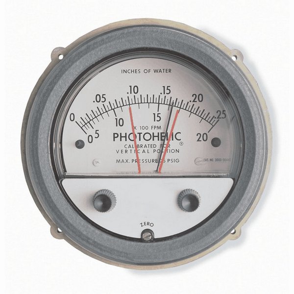 Photohelic Pressure Switch Gauge 0 0 25 WC 1 8 NPT F from Davis Instruments