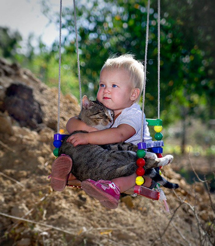 20 Pics Showing Beautiful Relationship Between Cats And Babies DeMilked