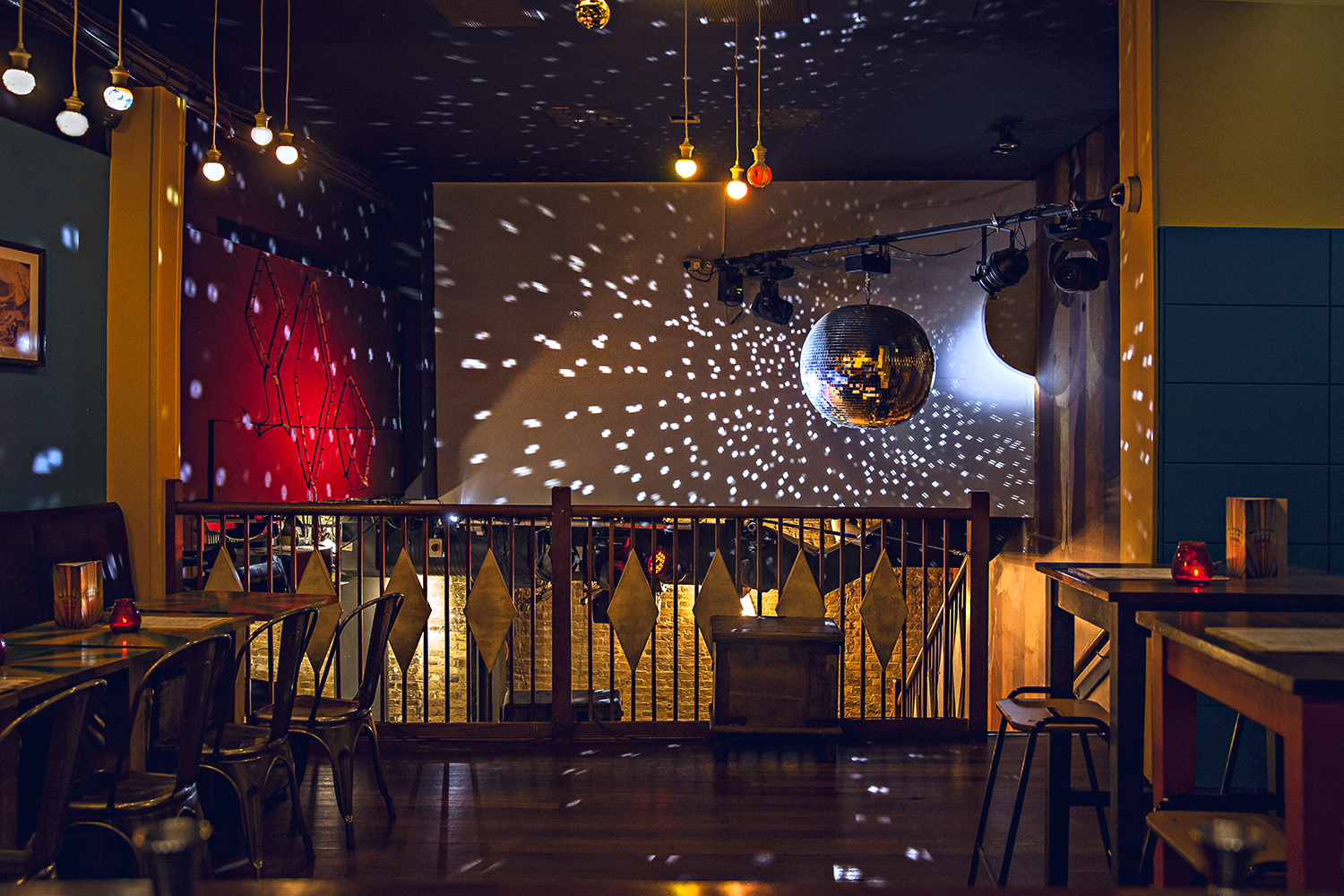 Trapeze Shoreditch London Bar Reviews DesignMyNight
