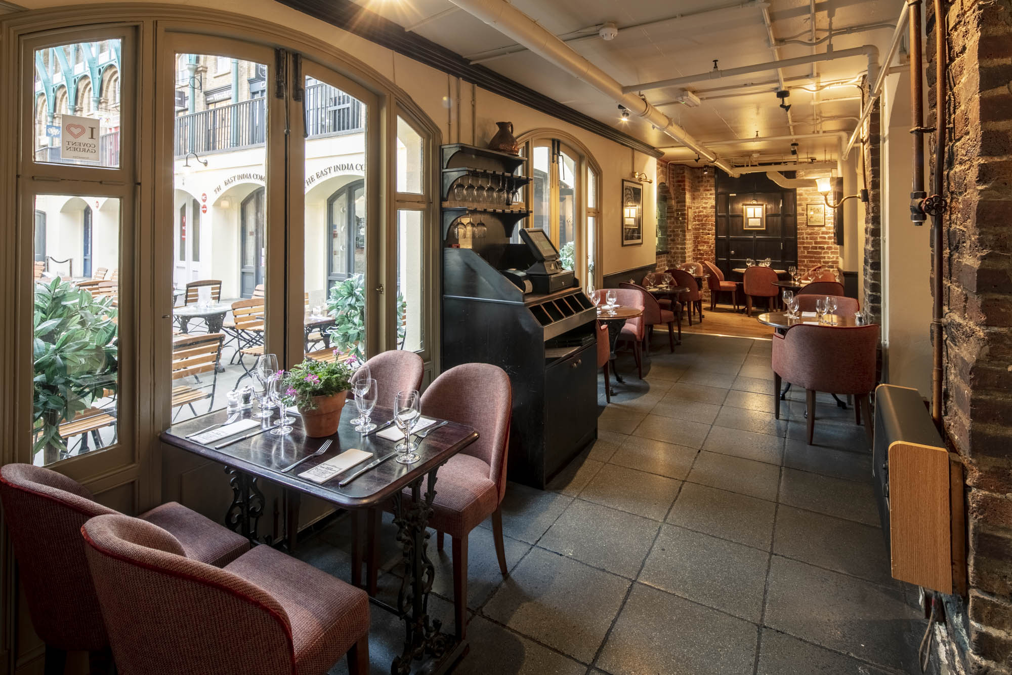 Crusting Pipe Bar Wine Covent Garden London Bar Reviews DesignMyNight