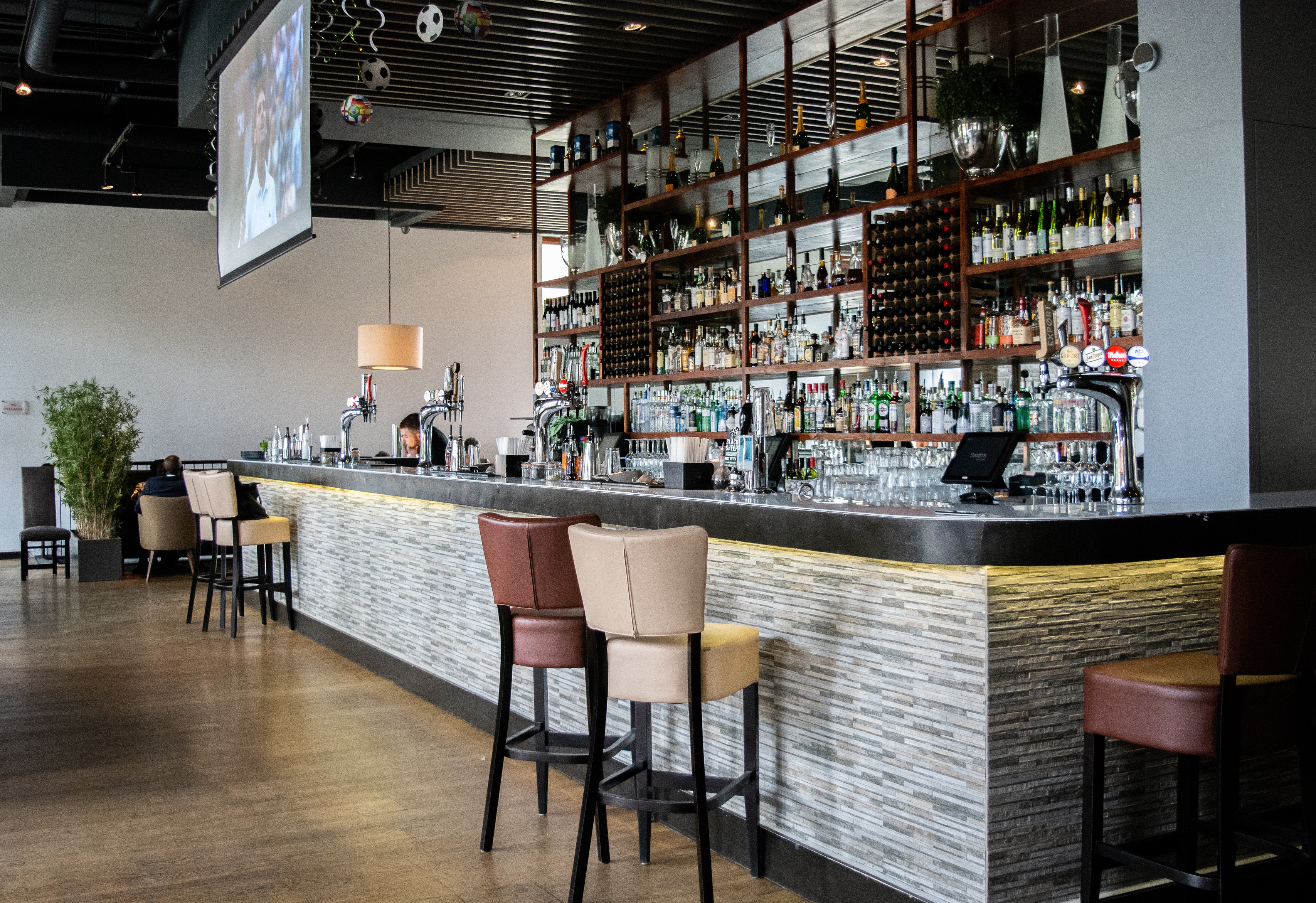 Smith's Bar & Grill Paddington London Bar Reviews DesignMyNight