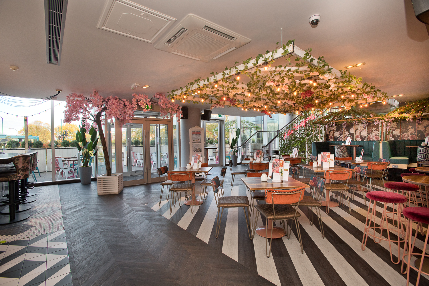 Slug and Lettuce Hub Milton Keynes UK Bar Reviews DesignMyNight