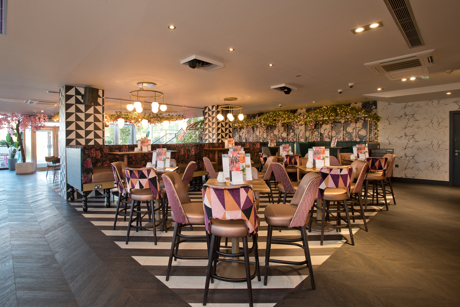 Slug and Lettuce Hub Milton Keynes UK Bar Reviews DesignMyNight