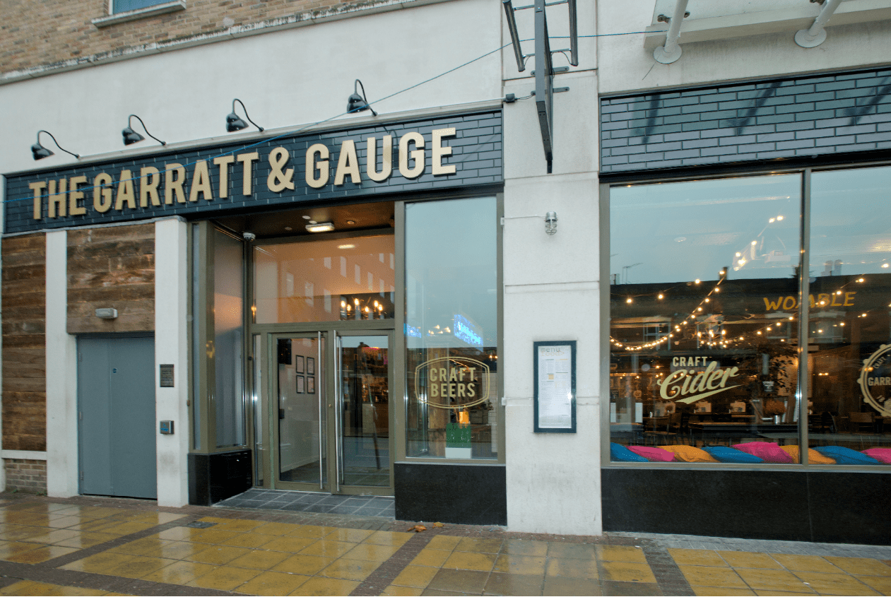 The Garratt and Gauge Cool Wimbledon Pub DesignMyNight