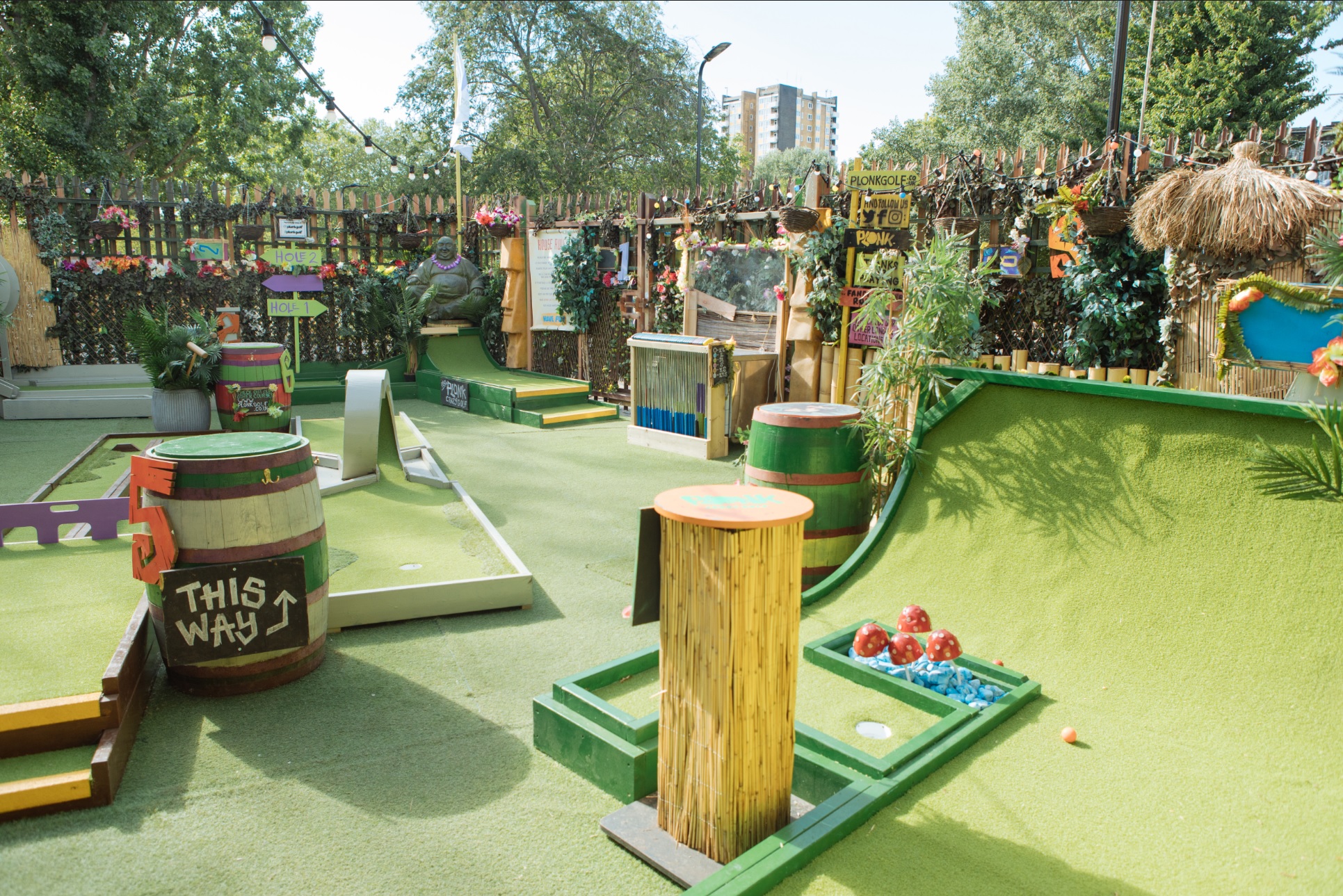 Plonk Golf London Fields London Activity Reviews DesignMyNight