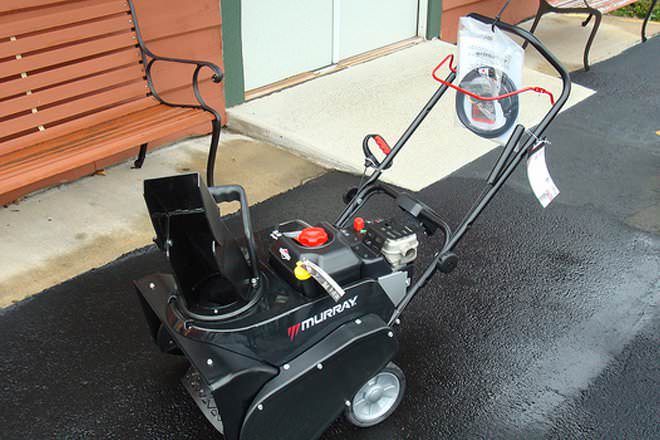 Single-Stage vs. Two-Stage Snow Blower - Difference and Comparison | Diffen