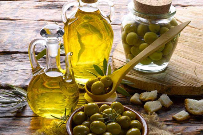 Canola Oil Vs Olive Oil - Difference And Comparison | Diffen