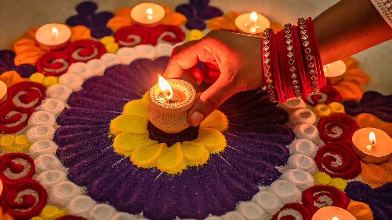 Diwali 2024 80+ WhatsApp wishes and how to download status