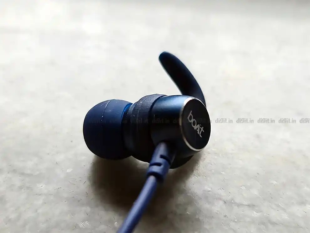 boAt Rockerz 330 Review Good choice for bass lovers