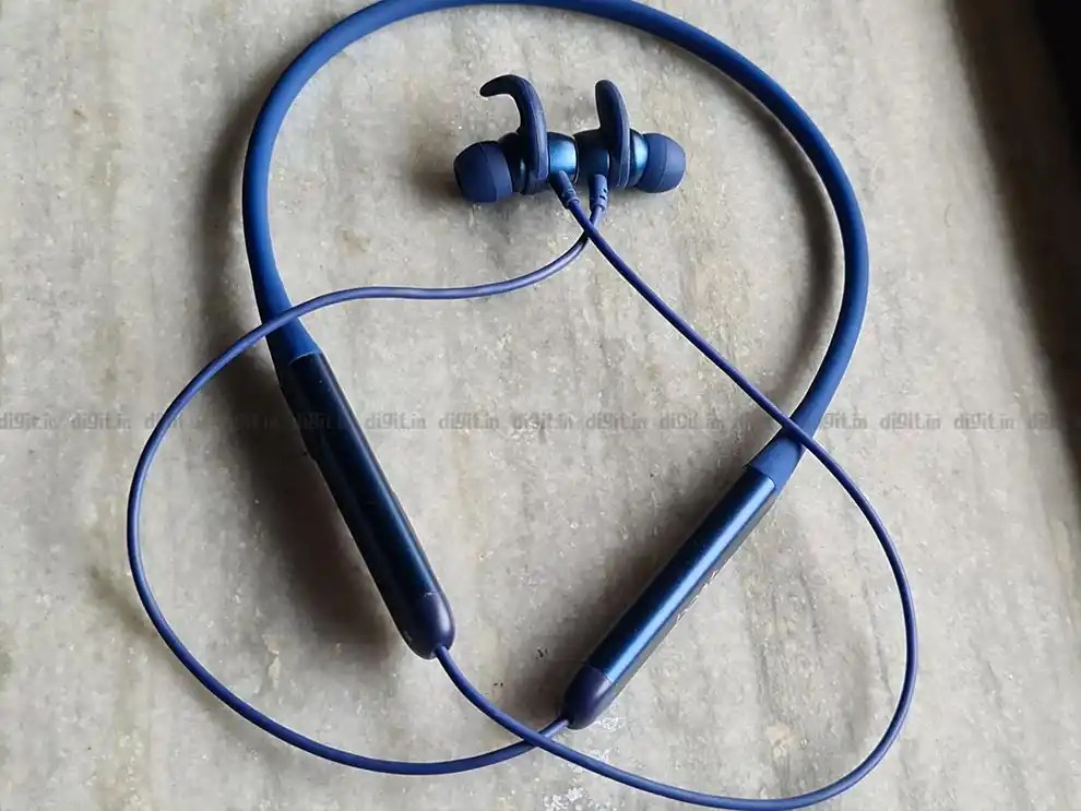 boAt Rockerz 330 Review Good choice for bass lovers