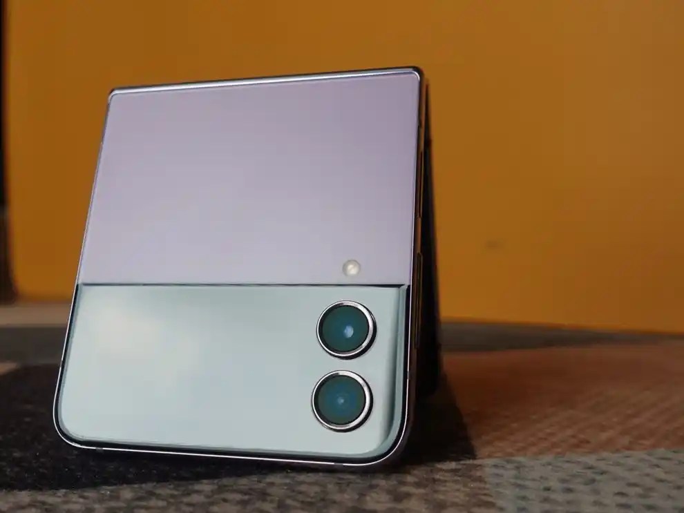 Samsung Galaxy Z Flip 4 Review Flex, flip or flick this unique flagship can handle it all