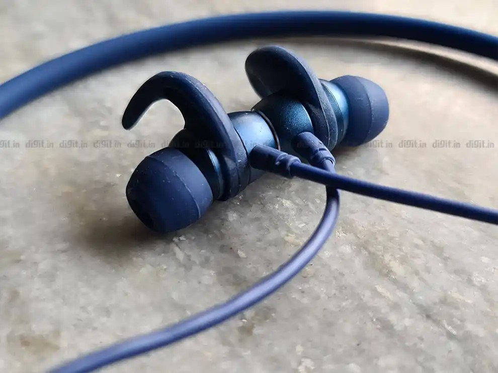 boAt Rockerz 330 Review Good choice for bass lovers