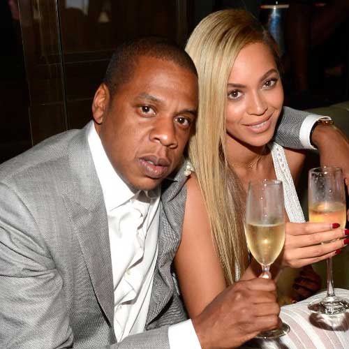 Jay Z surprises wife Beyonce with onstage kiss during Philadelphia gig