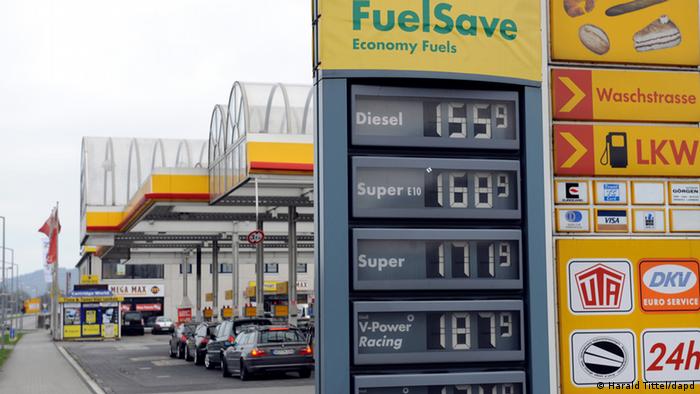 Ocajnicki Pokusaj Zaustavljanja Rasta Cijena Goriva Gospodarstvo Dw 21 04 2012