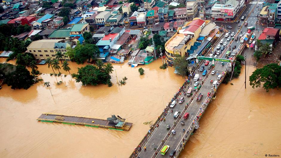 Floods overwhelm Philippines DW 08/09/2012