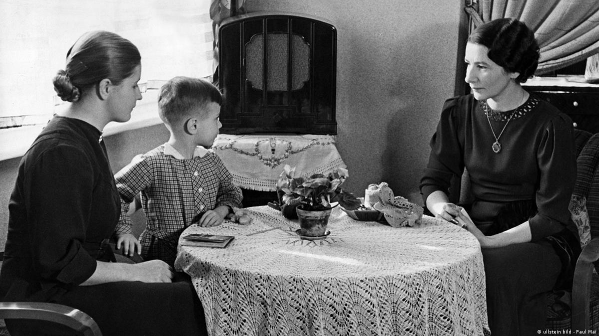 German radio turns 100 a look back at its early years DW 12/22/2020